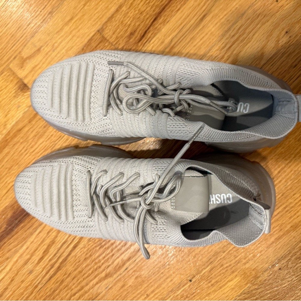 Cushionaire Knit Lace-Up Women's Sneakers in‎ Light Gray